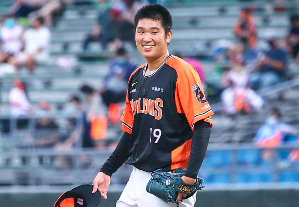 Line Album 202277 220708 3 C