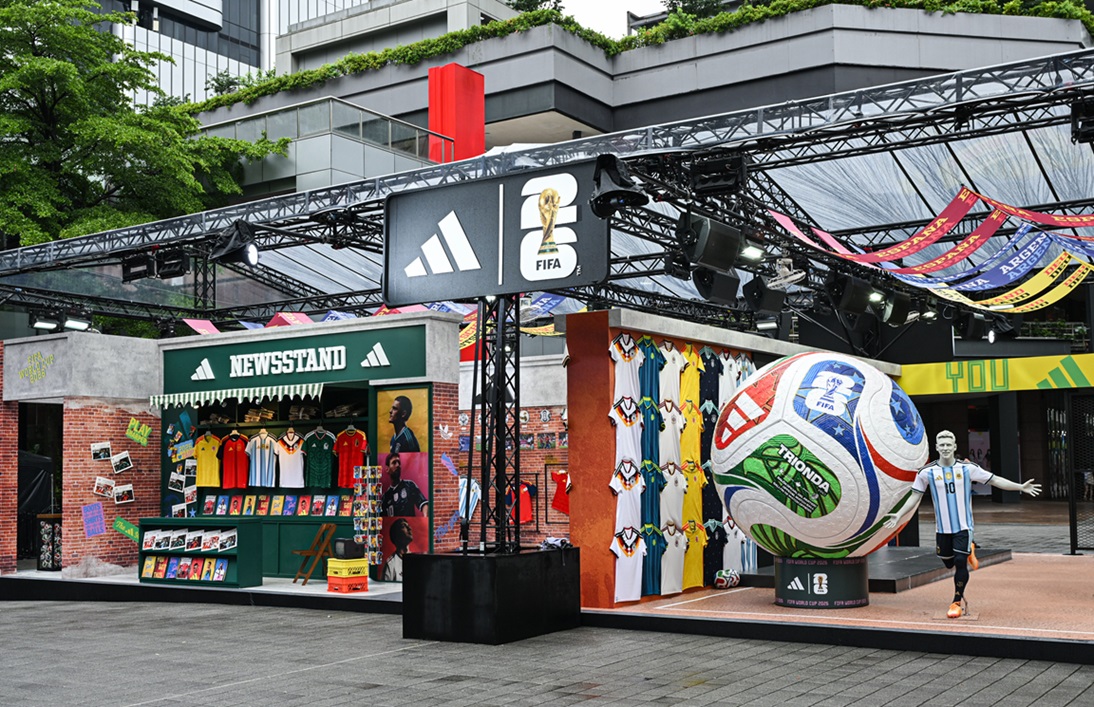 「adidas 2026 Fifa世界盃足球街區」盛大登場即日起至7月2日在台北香堤大道廣場，引領球迷沉浸世足文化核心。照片：adidas提供