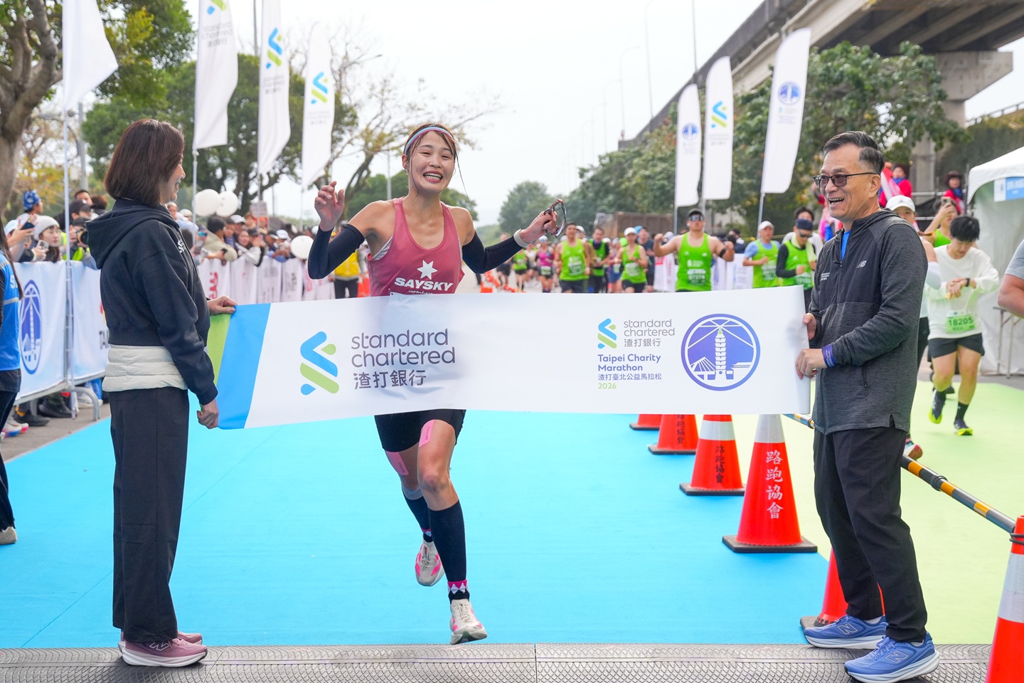【新聞照4】渣打臺北公益馬拉松吸引各界好手加入，全程馬拉松女子組由來自日本的沼田