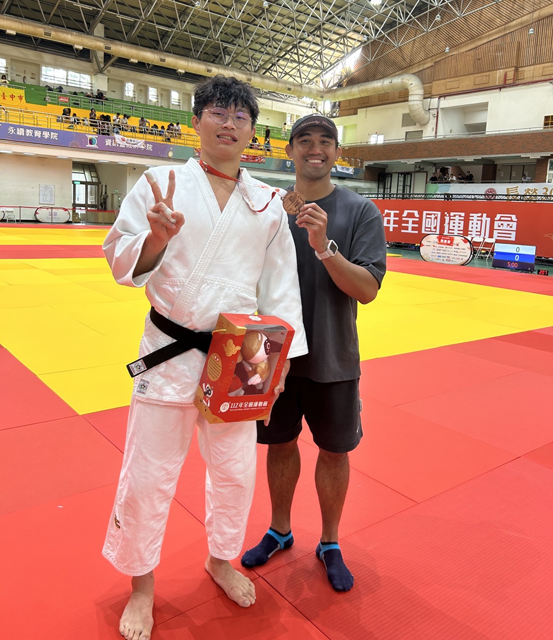 在國訓中心兩年透過張巍逞學長右收穫良多的蔡杰恩視其為偶像。
