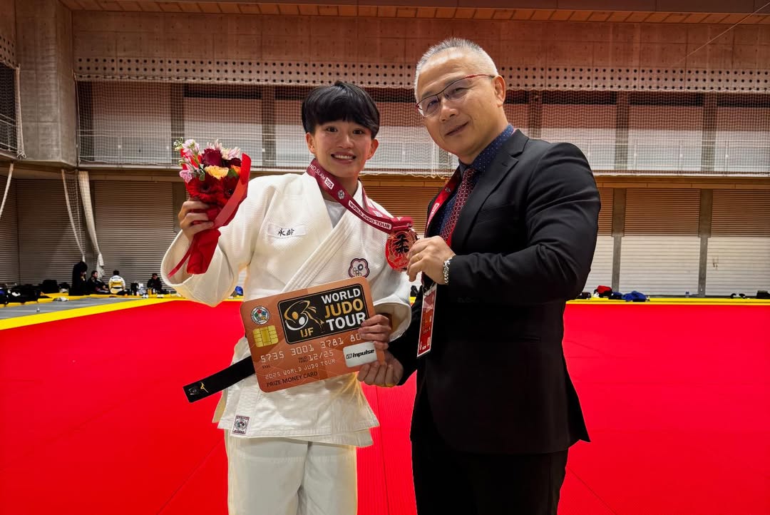 教練劉文等右激勵林真豪「努力的過程終會結果」圖片來源：ig@judo611