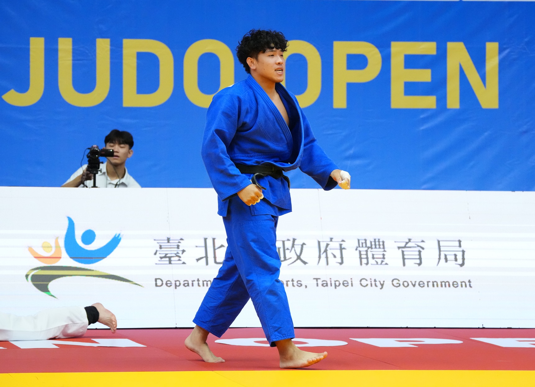 男子 90kg級陳重源選手第三次參賽終於奪下獎牌，並在銅牌戰一本勝後振臂。